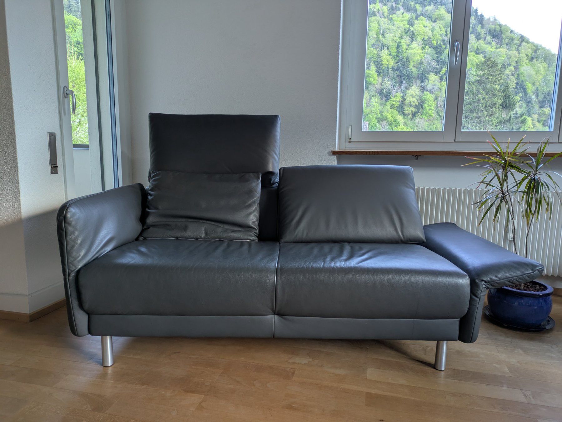 Sofas: Bequemes Ledersofa anthrazit – Gebraucht aus Chur von nin_9hxv 1