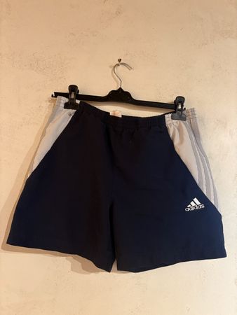 Adidas short bleu et gris taille L bon état