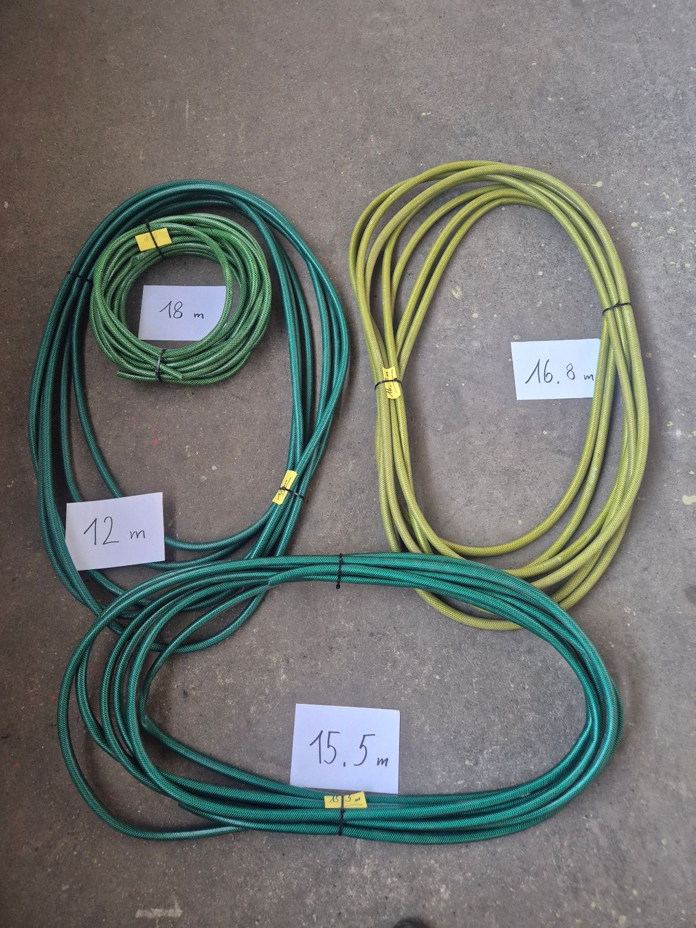 Tubi & Tubi flessibili: Gartenschläuche – Usato da Gossau SG venduto da Aeromax