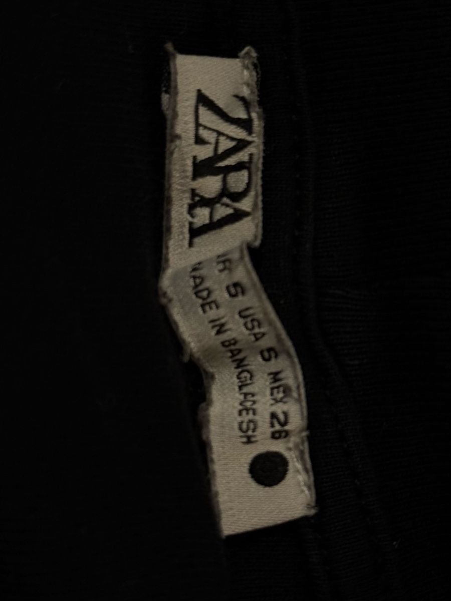 Zara T-shirt: Zara haut noir manches 3/4 - Taille S – Usato da Les Avanchets venduto da NR07 1