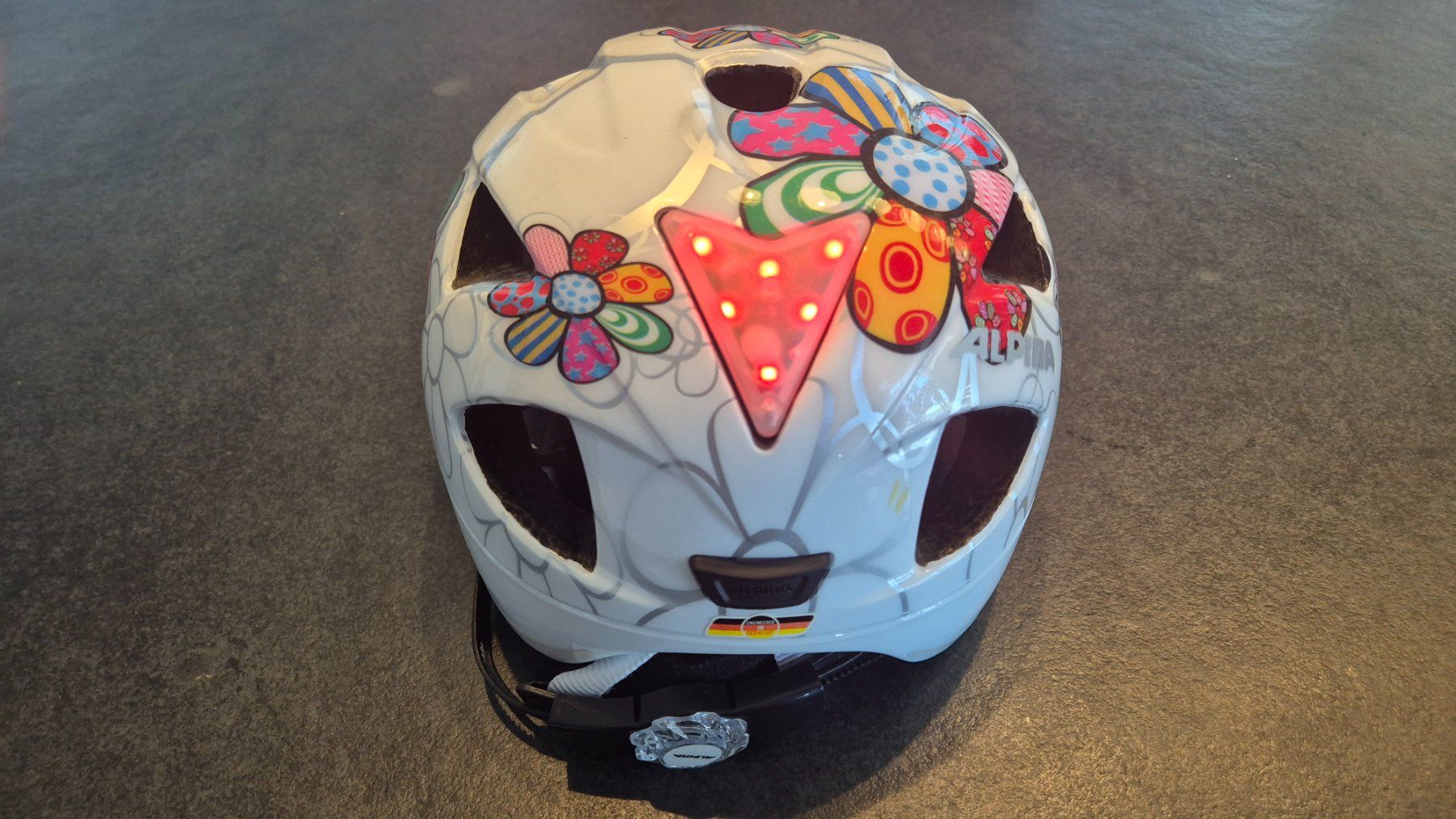 Alpina Caschi: Kinder Velohelm mit Flash-Licht – Usato da Wettingen venduto da Arcantos 2