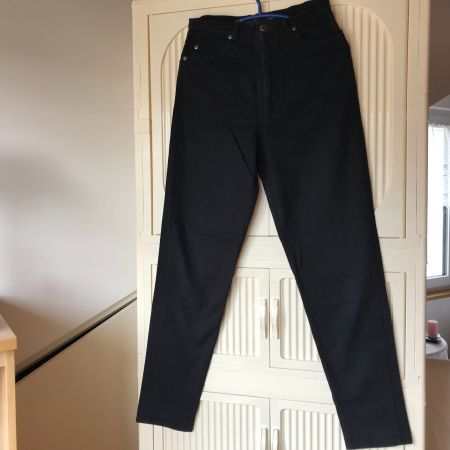 2 Stk. schwarze High Waist Jeans, Grösse 36 - NEUWERTIG!