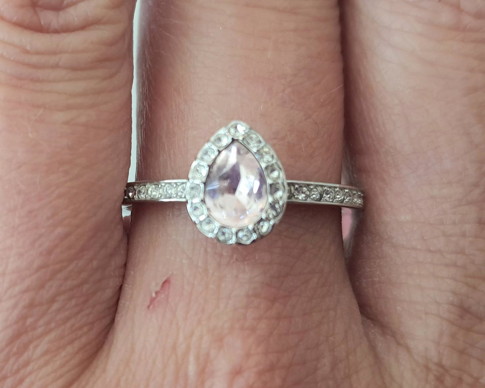 Swarovski Anelli: Swarovski Pear / Tear Drop Ring Pink NEU – Nuovo (secondo la descrizione) da Zollikerberg venduto da Sell-Buy-it