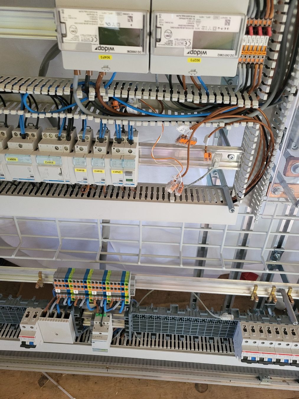 Alimentazione elettrica: ATZ Elektroverteiler, 200x95x21cm – Usato da Alpnach Dorf venduto da str_jdw2 2