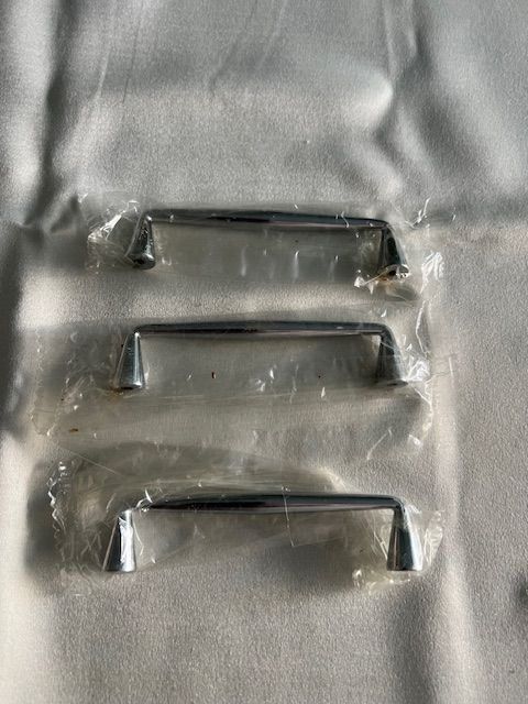 Ferramenta: Möbelgriffe Edelstahl neu 10.5 cm 3 Stück – Nuovo e nell'imballaggio originale da Neuenhof venduto da Sandy2006 1