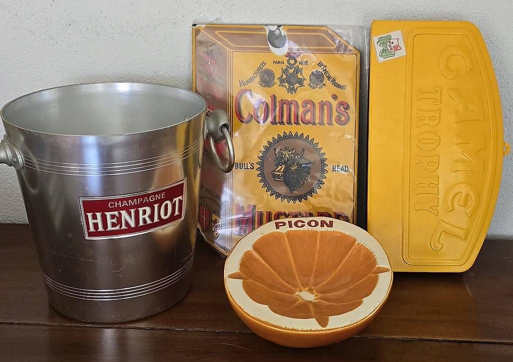 Tutte le decorazioni: Lotto di oggetti pubblicitari vintage – Usato da Bellinzona venduto da Be.Monte