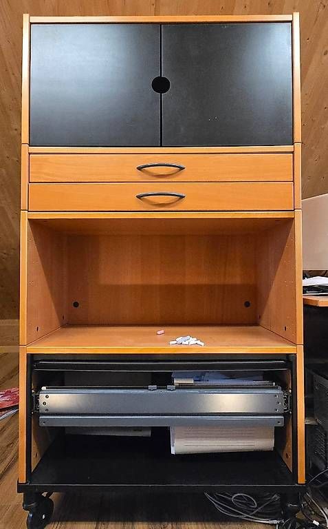 Armadi: IKEA Büromöbel Effektiv Masse  – Usato da Hermrigen venduto da Tom777 1