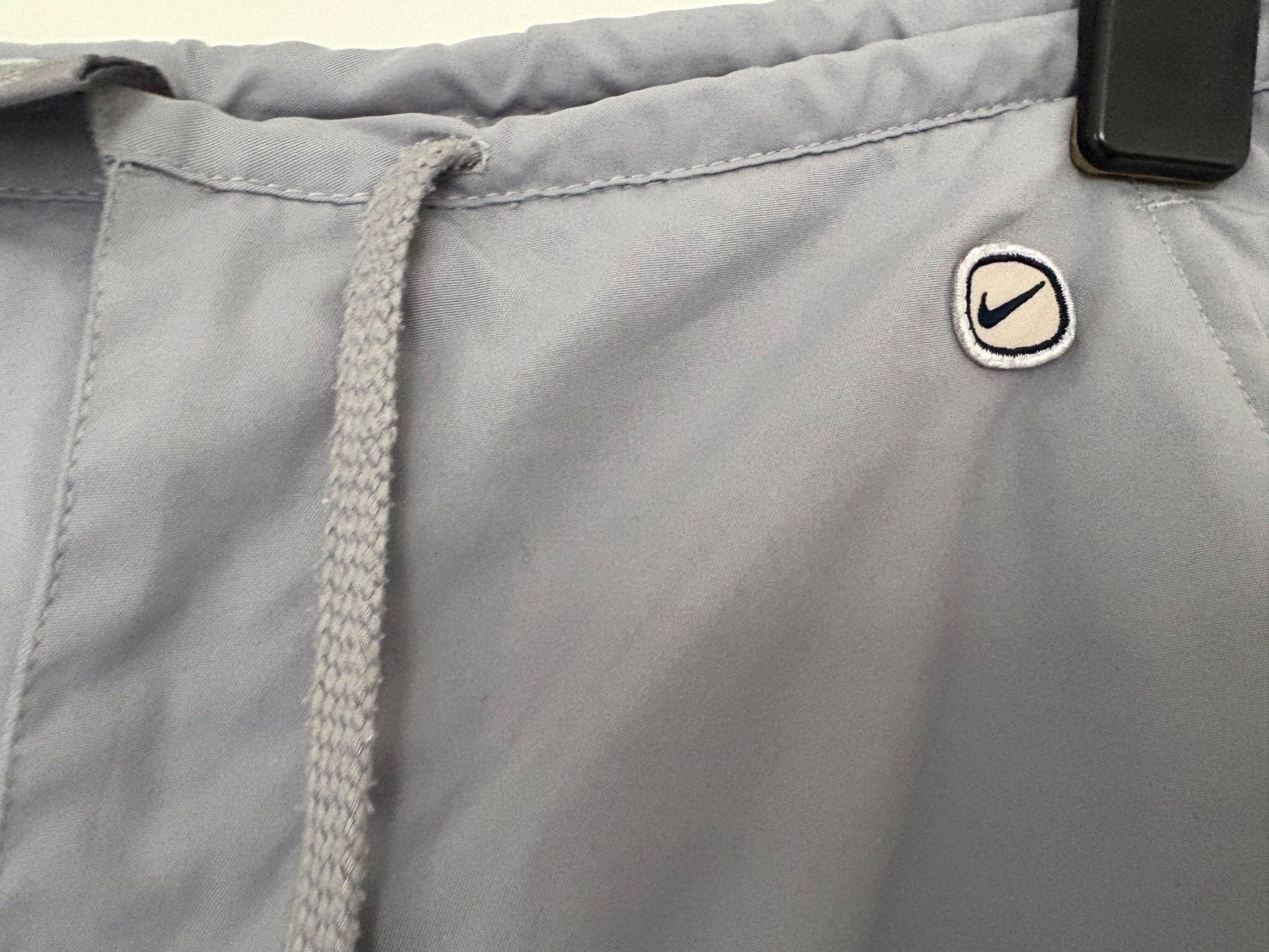 Nike Pantalons: NIKE track pants y2k Size M vintage – D'occasion à Muzzano par Sidney_3 2