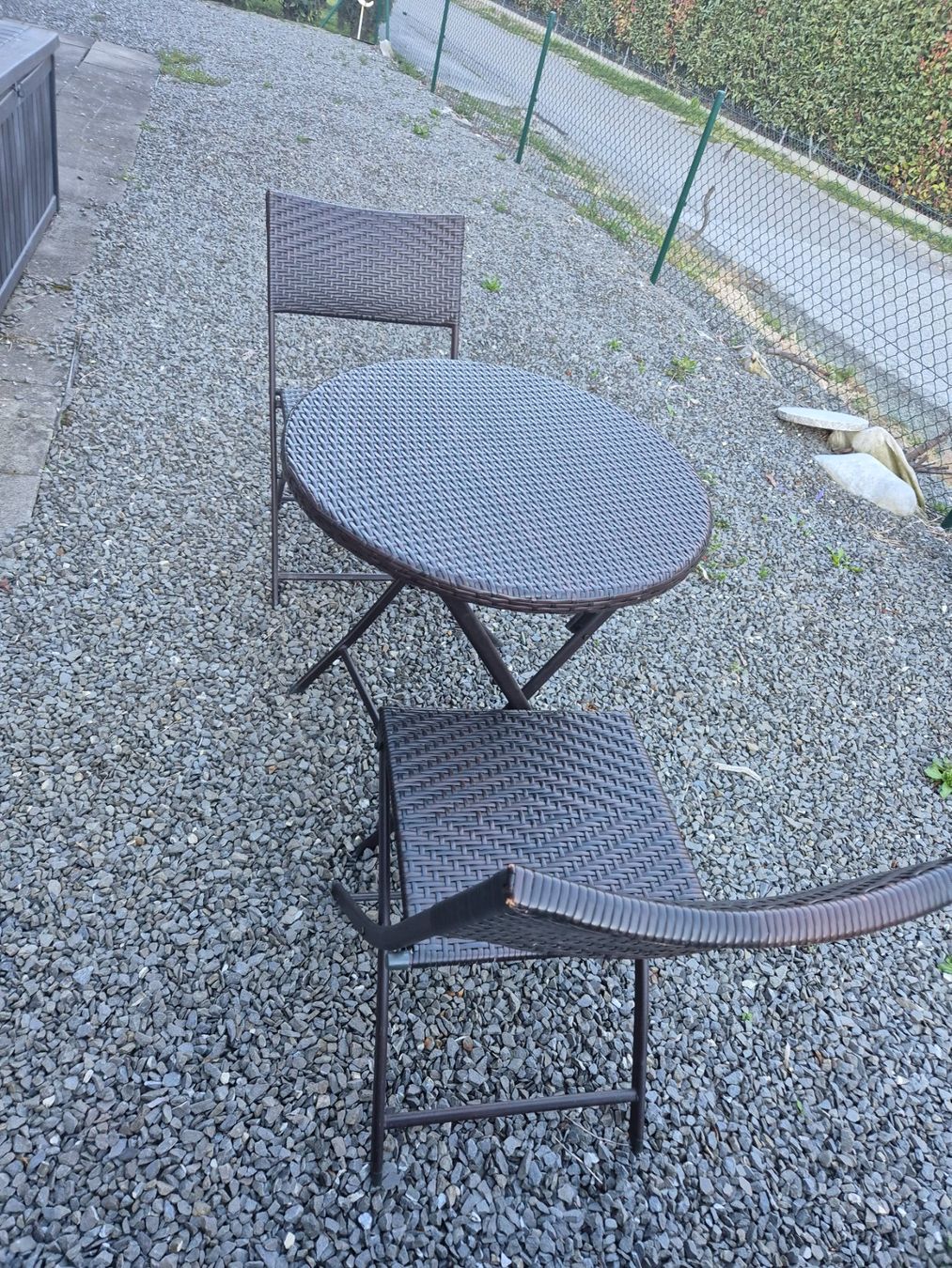 Set di tavolo e panche: 2 chaises 1 table de jardin – Usato da Fully venduto da tameab 1