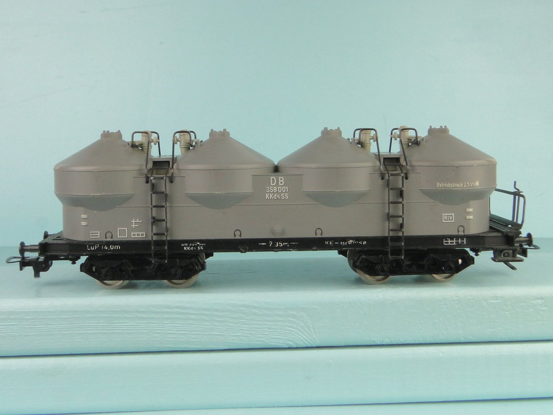 Fleischmann Modellini di ferrovie: Fleischmann H0 1492 Behältertragwagen Silowagen – Usato da Bülach venduto da cann11 1