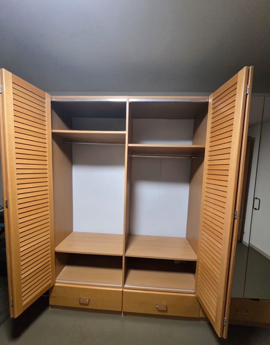Armadi: Kleiderschrank mit Spiegeltüren – Usato da Zürich venduto da Stj_6qnw 1