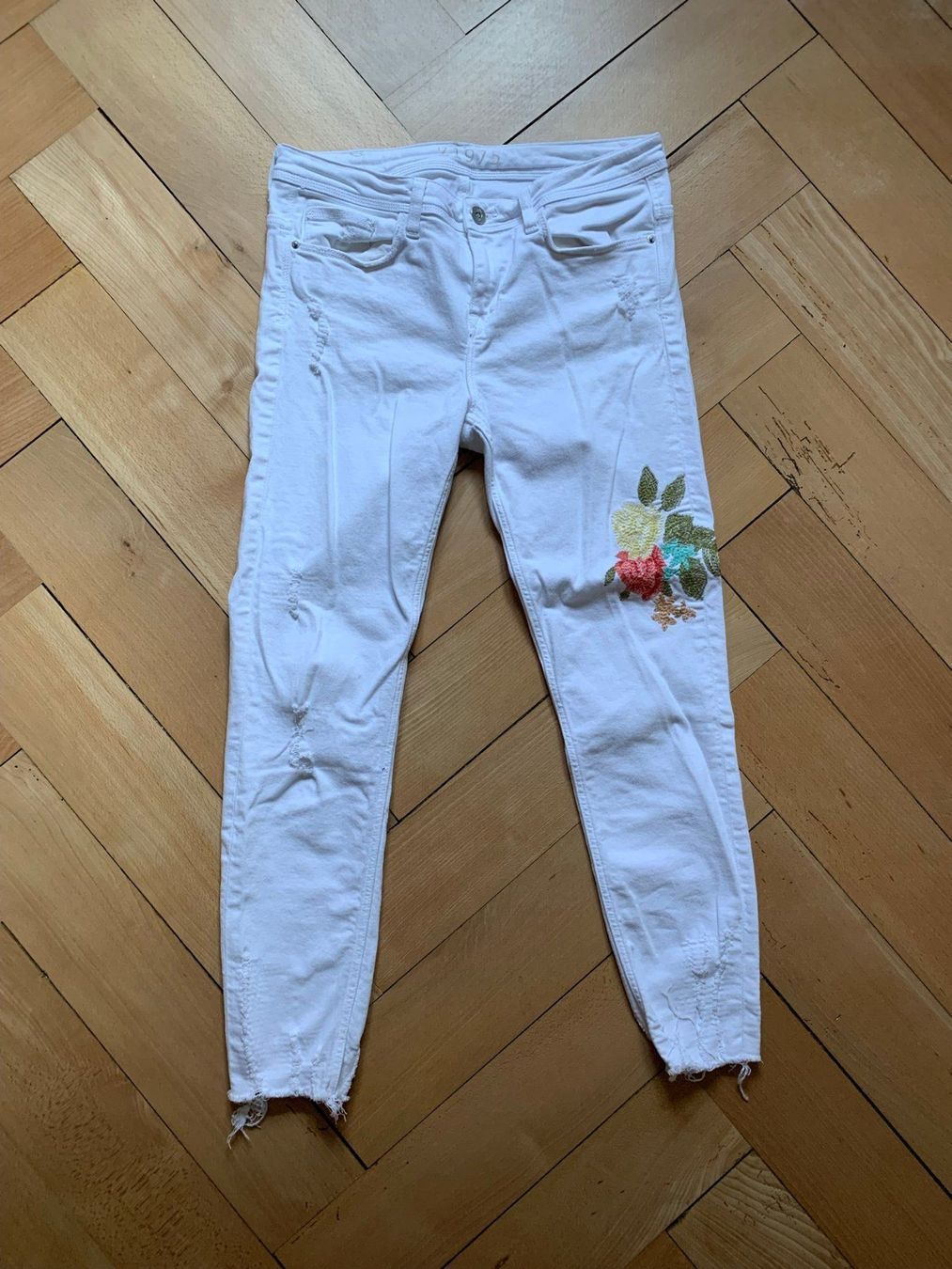 Zara Jeans: ZARA - Jeans weiss 40 – D'occasion à Zürich par Diazaio