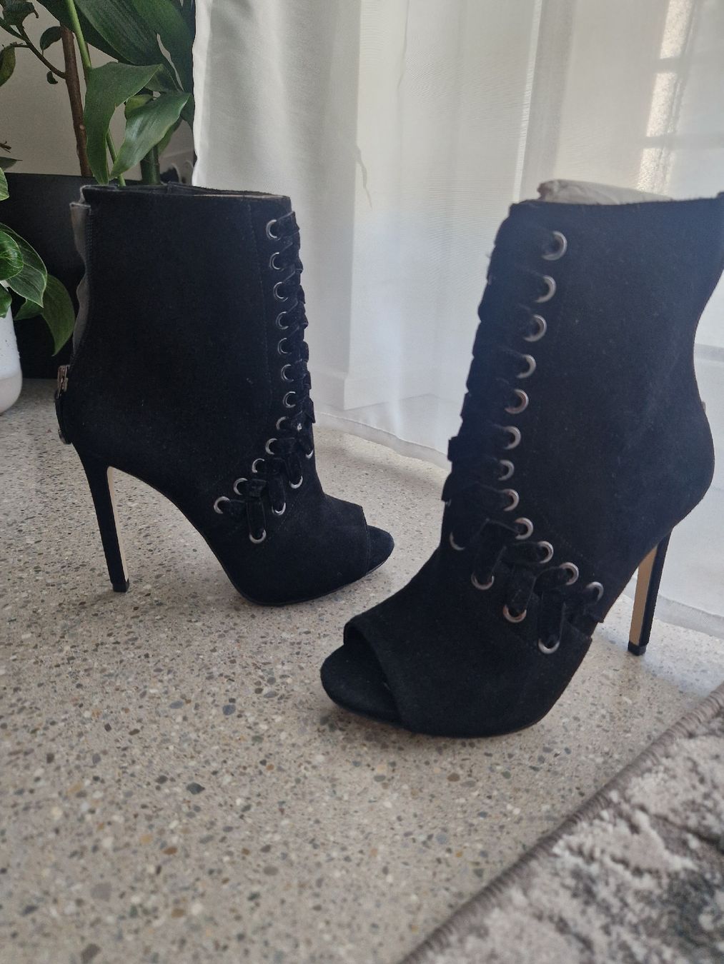 Guess Scarpe da donna: Ankel Boots Peep Toe Black Guess 35 – Nuovo (secondo la descrizione) da Dübendorf venduto da ami_6zyy 1