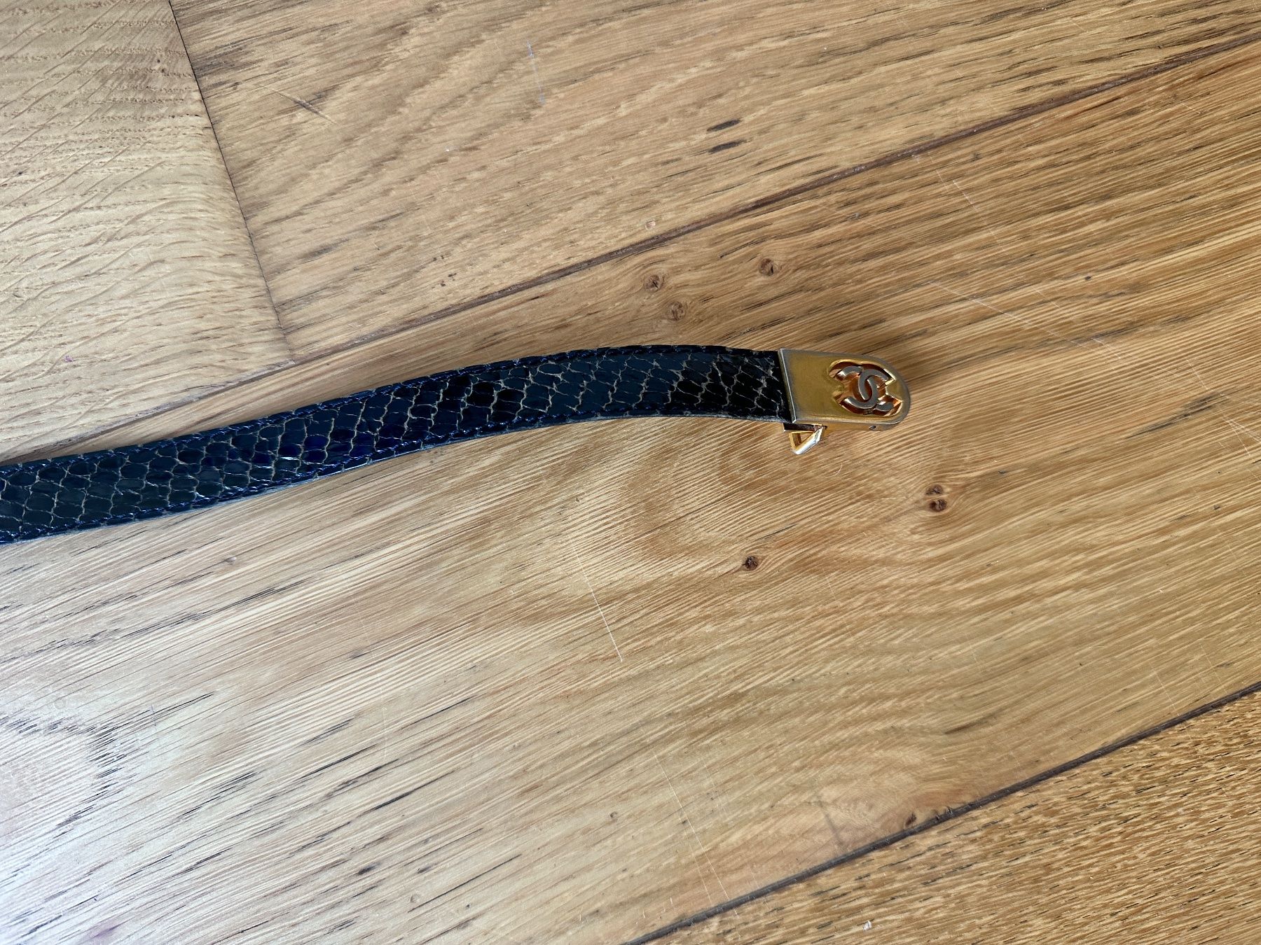 Chanel Cinture: Chanel Crocodil Gürtel 85 cm – Usato da Basel venduto da boo_dc8c 8