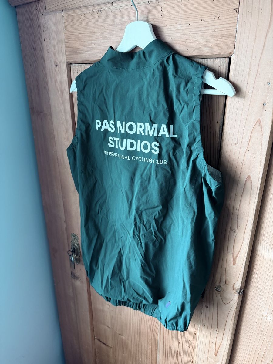 Pas Normal Studios Gilet & Giacche: Pas Normal Studios Regengilet – Usato da Benken ZH venduto da salce_97 1