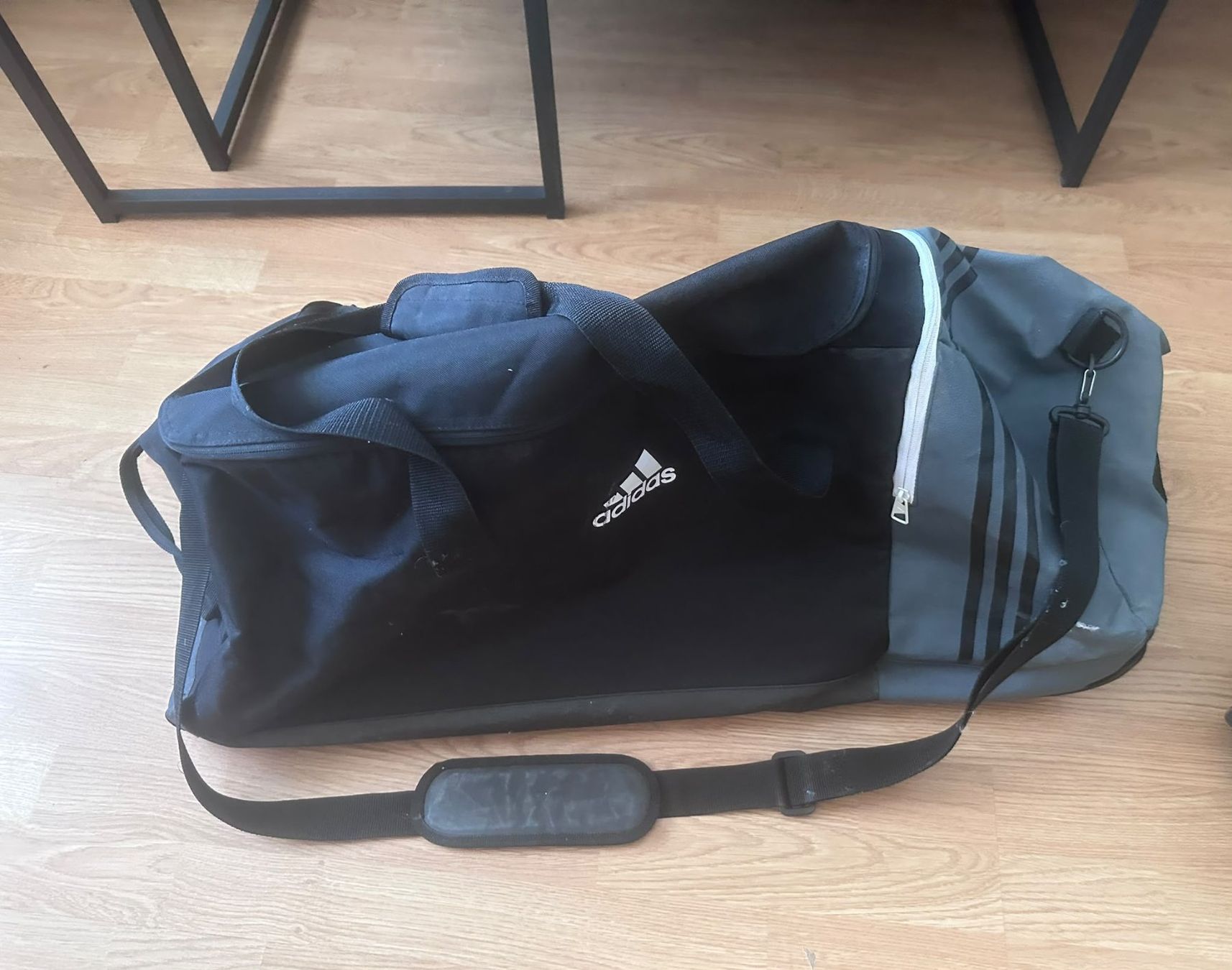 Adidas Taschen: 2x Adidas Rolltaschen – Gebraucht aus Basel von san_2jbt 1