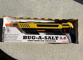 Contre les mouches?  Pistolet à sel contre insectes!