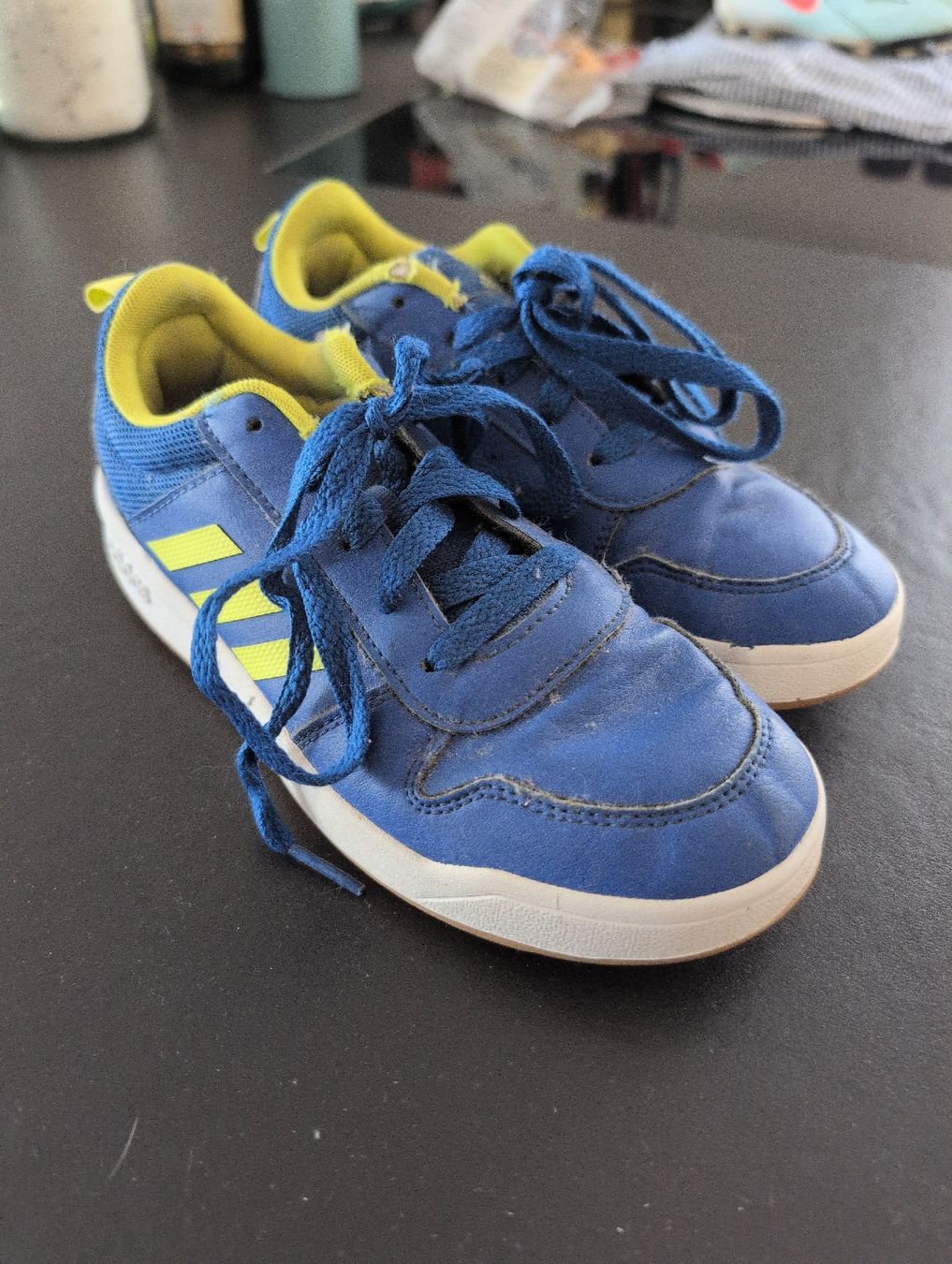 Herrenschuhe: Adidas Kinder Schuhe Gr. 34  – Gebraucht aus Hagneck von fischli80
