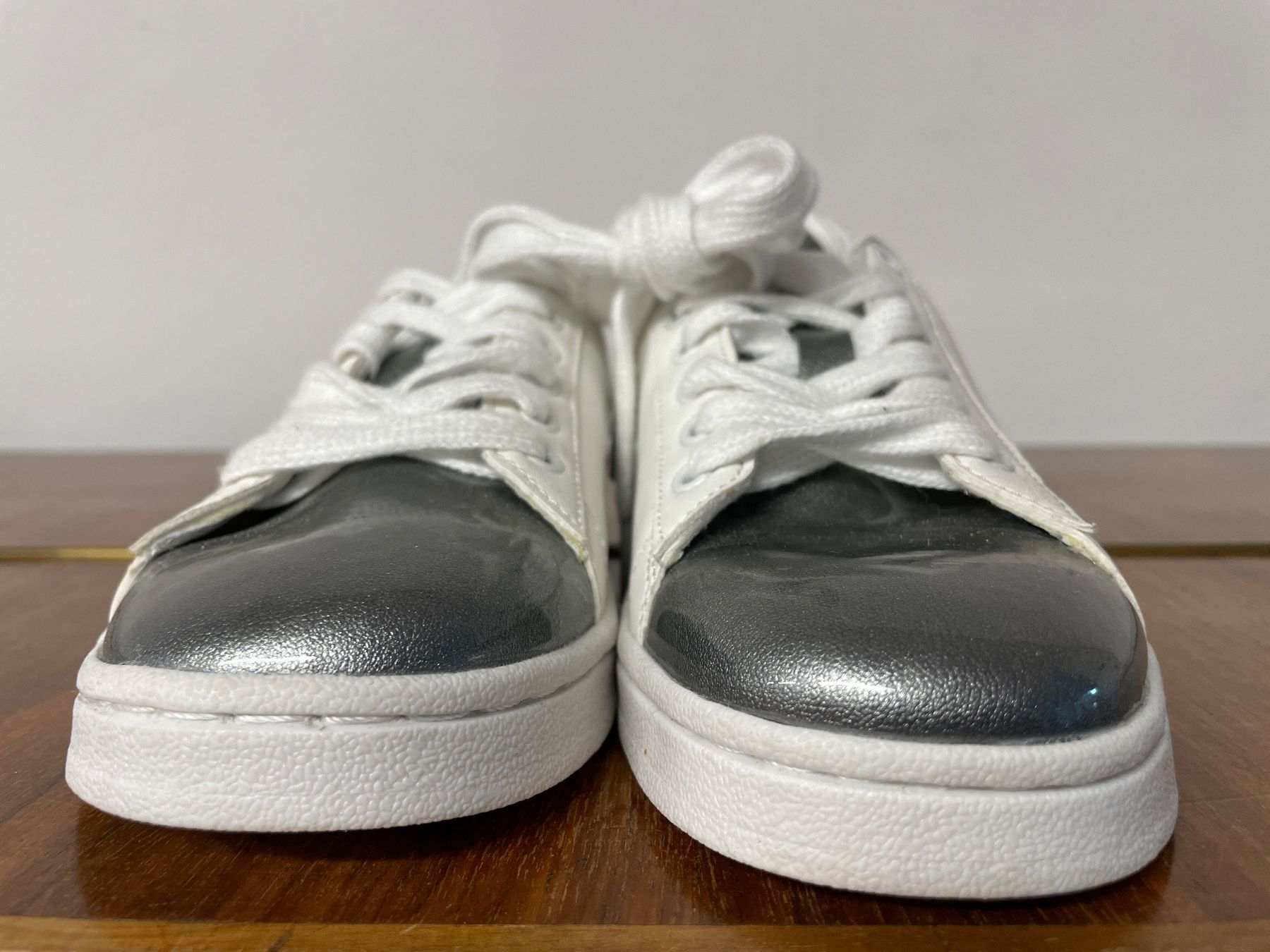 Scarpe per ragazze: Weiss-silberne LELLI KELLY Sneaker Gr. 32 – Usato da Frasnacht venduto da GracyStore 2