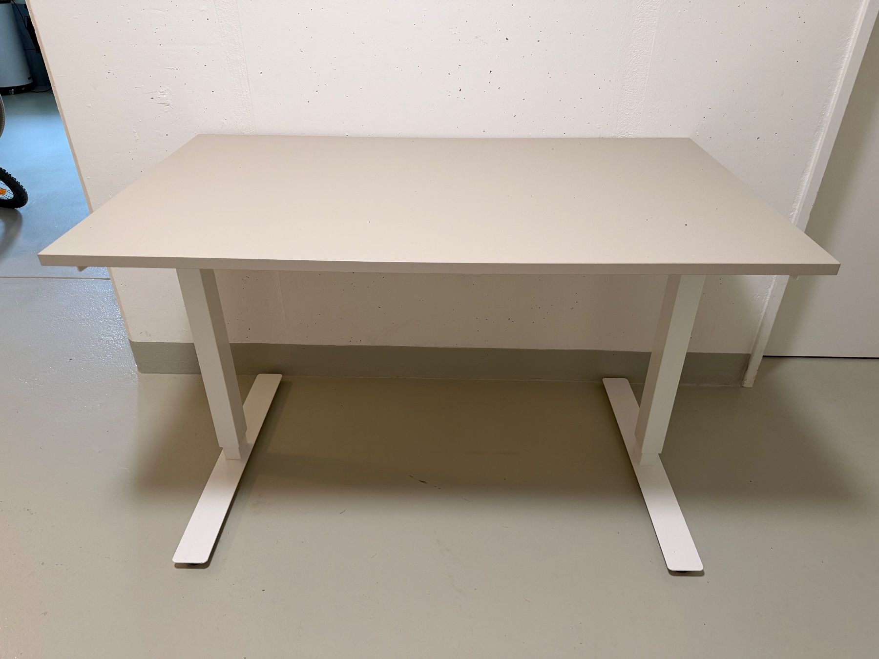 Ikea Scrivanie: Toller Schreibtisch mit Kordel – Usato da Baar venduto da lavica05