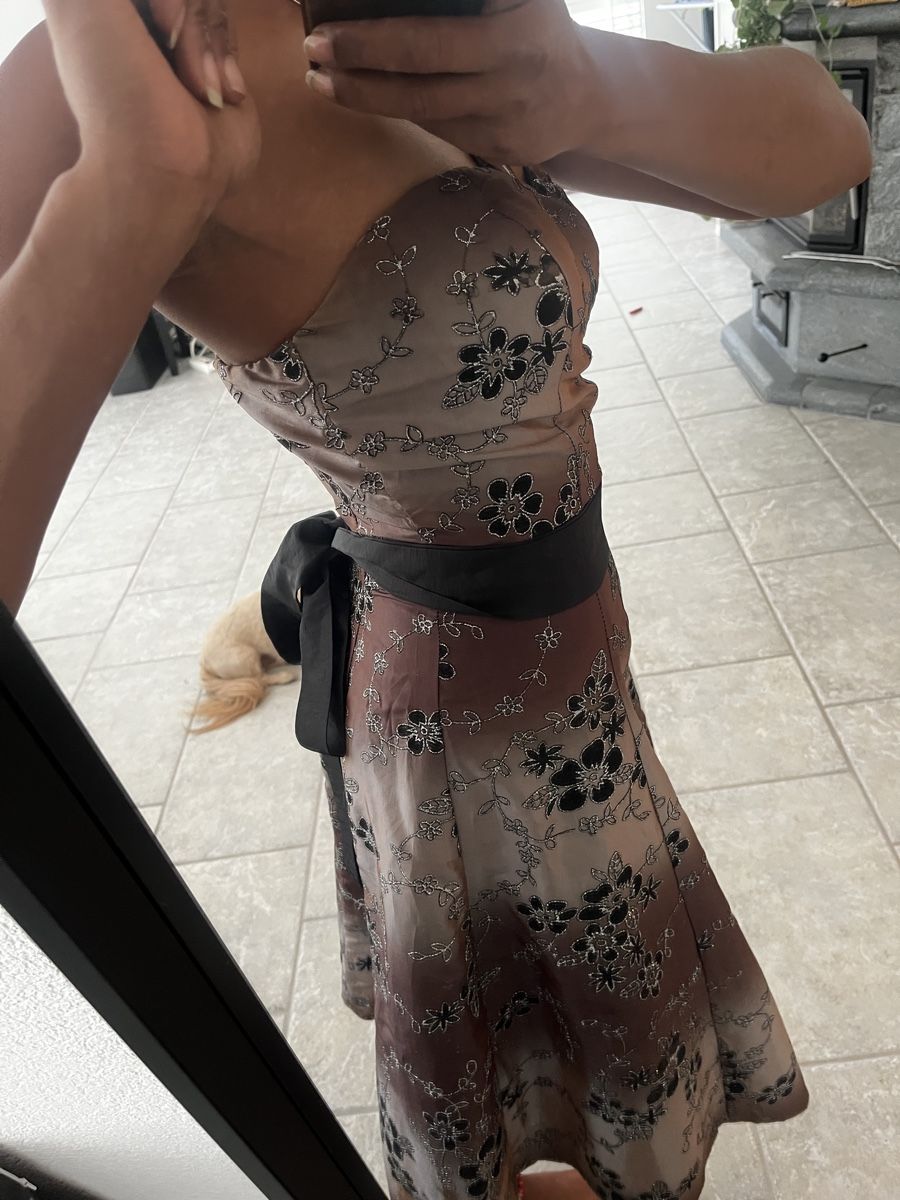 Robes: Ballkleid mit edlem Blumenmuster – D'occasion à Uetikon am See par wol_6bxx 4