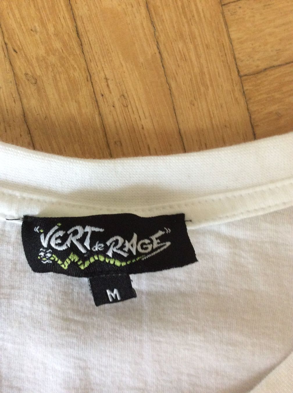 T-shirt: T-Shirt – Nuovo (secondo la descrizione) da Biel/Bienne venduto da Ganesh12 3