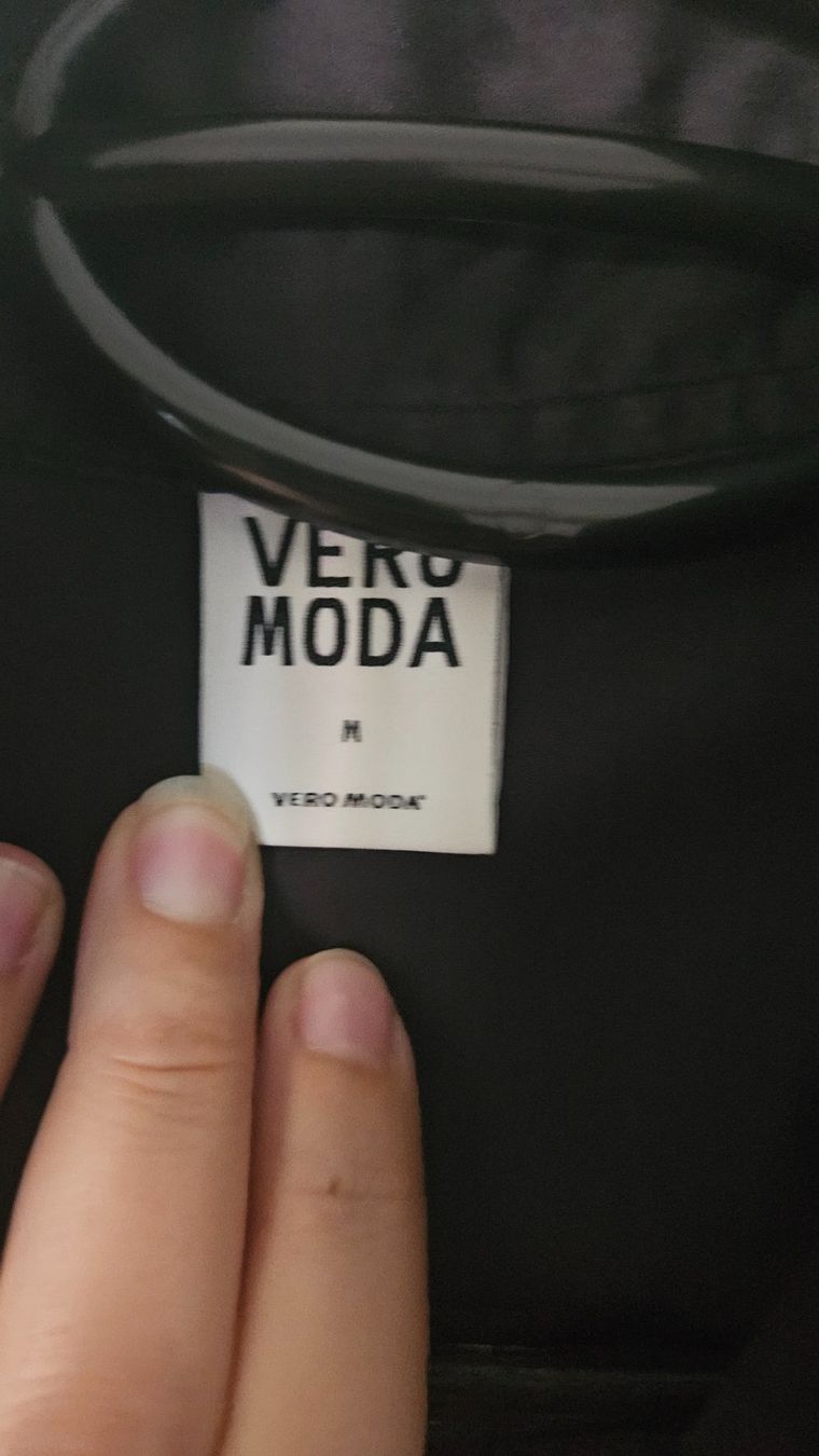 Vero Moda Blusen: Camicetta nera cotone tg.M Vero Moda – Gebraucht aus Melano von H-Sara 2