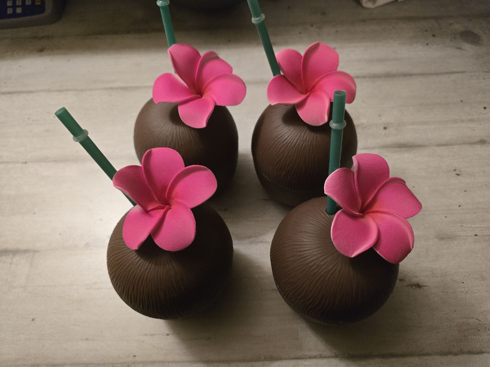 Contenitori & Simili: 4 Gobelets plastique forme noix de coco avec paille – Nuovo (secondo la descrizione) da Founex venduto da Vivi.dressing