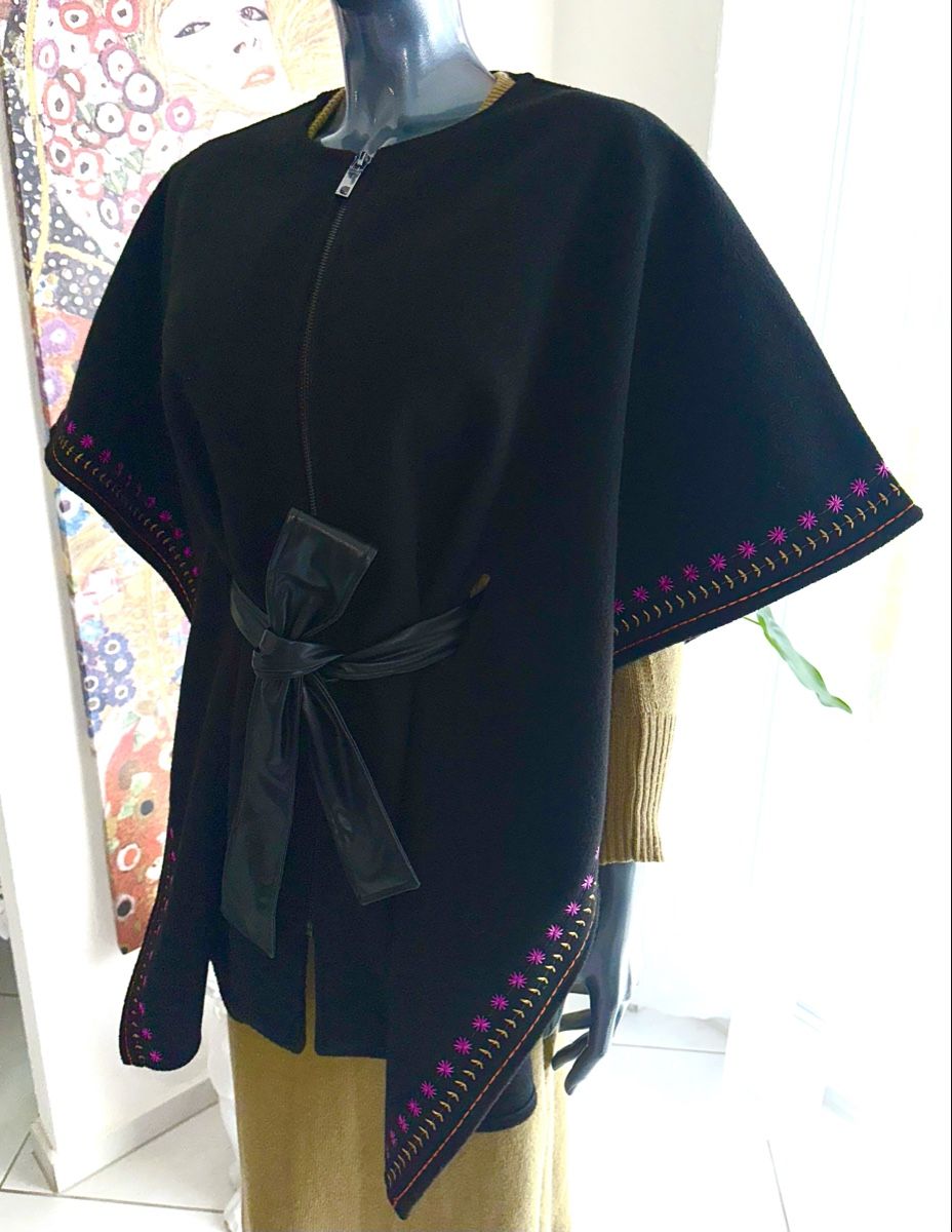 Desigual Sonstige Damenmode: DESIGUAL CAPE 1 SIZE neuwertig – Neu (gemäss Beschreibung) aus Unteraegeri von MH203 3