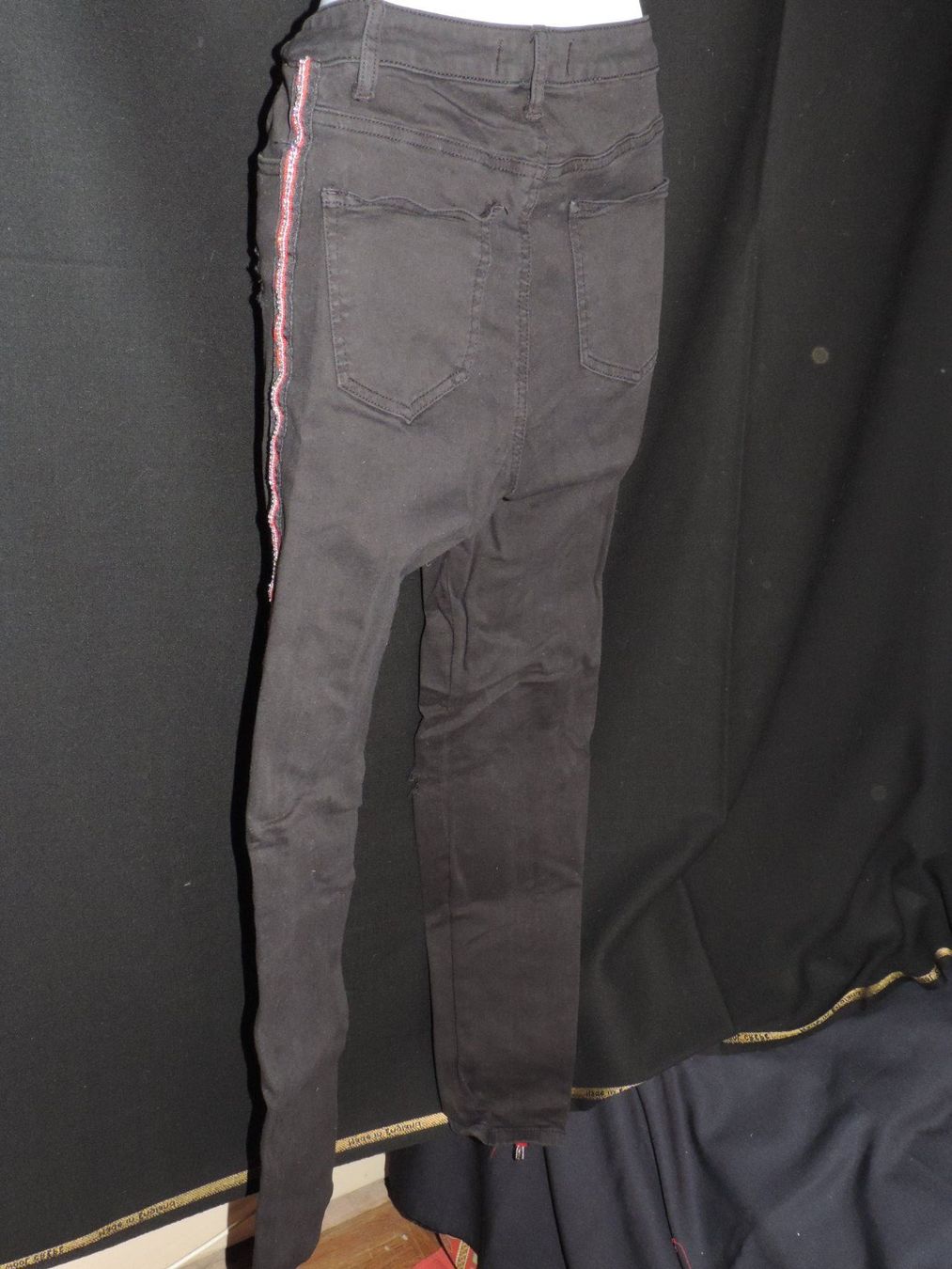 Hosen: pantalon stretch noir à strass – Gebraucht aus Genève von Axelle333 5