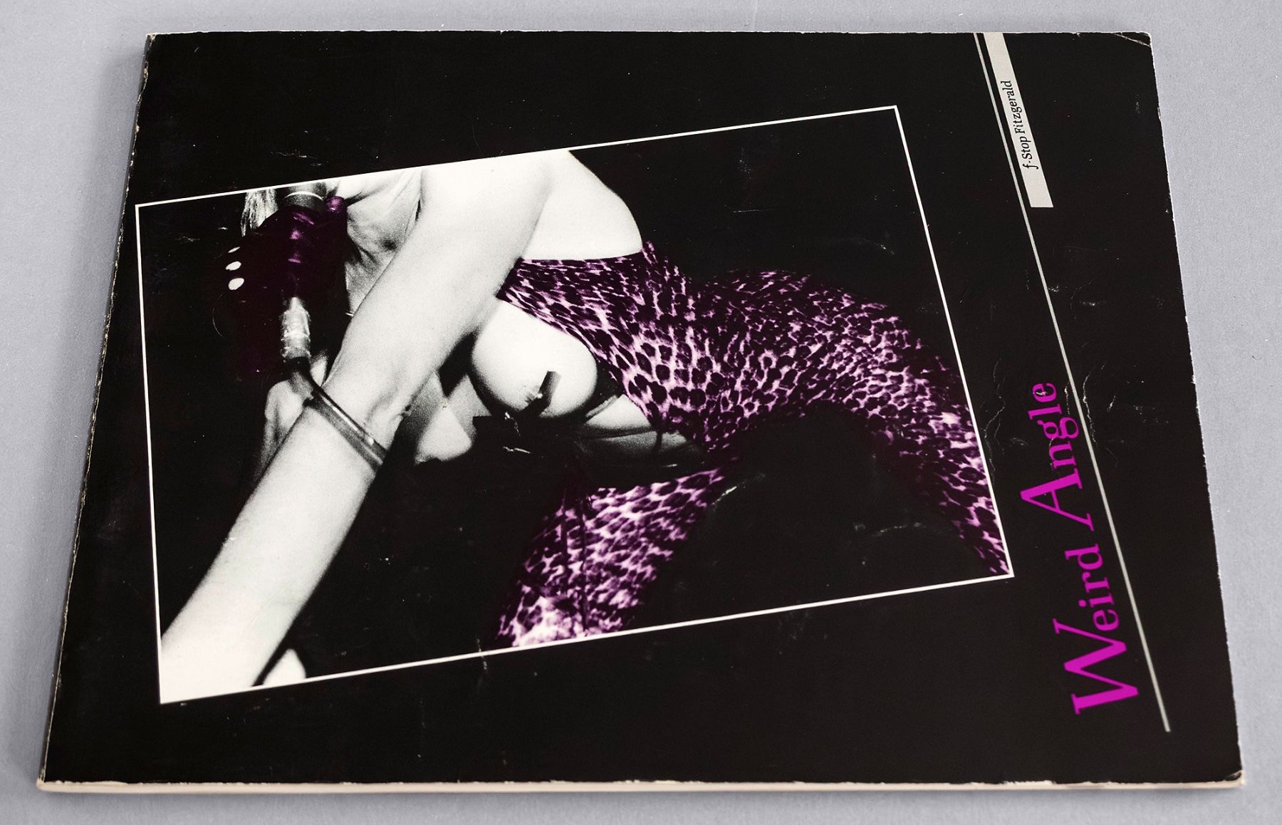 Bücher: WEIRD ANGLES von ƒ-STOP FITZGERALD - PUNKROCK 1982 – Gebraucht aus St. Gallen von kobayashi-maru