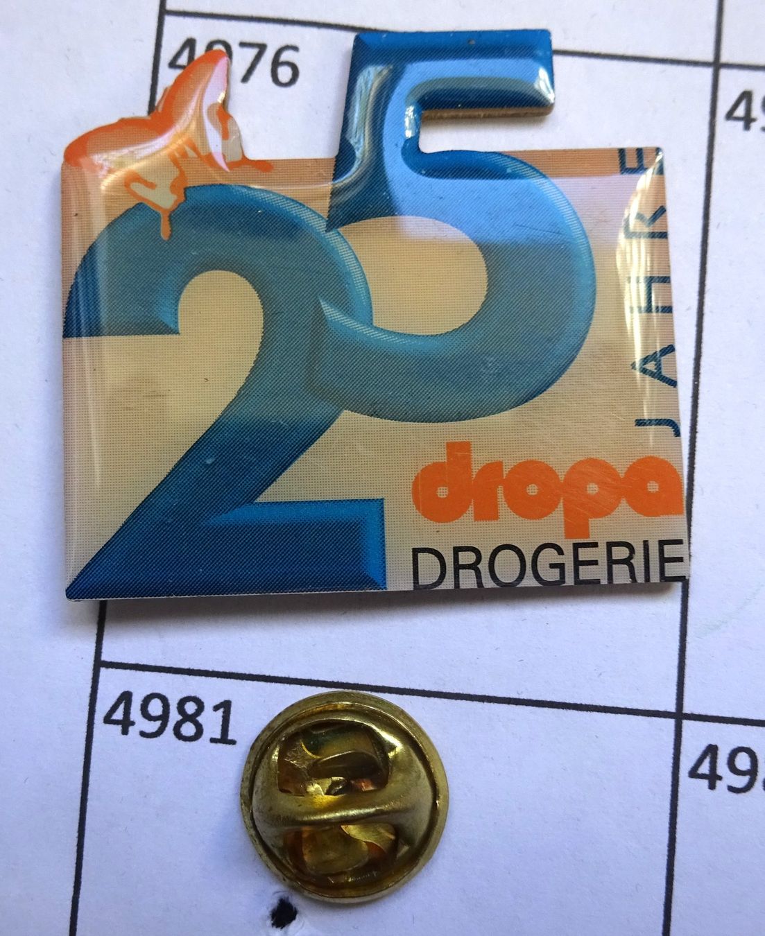 Plaketten & Abzeichen: Pin Drogerie  DROPA – Gebraucht aus Utzenstorf von BUtter81