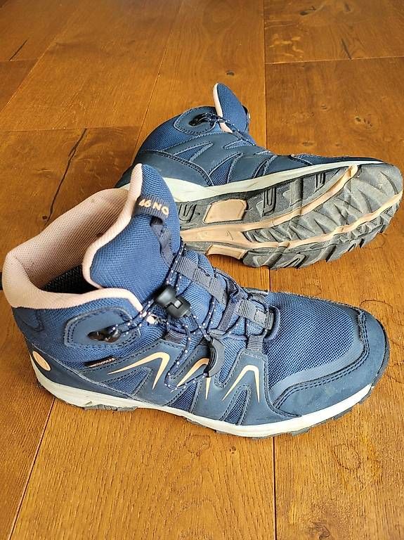 46 Nord Chaussures femmes: Wanderschuhe 46 NORD, Gr 38 – D'occasion à Muhen par Cacao72