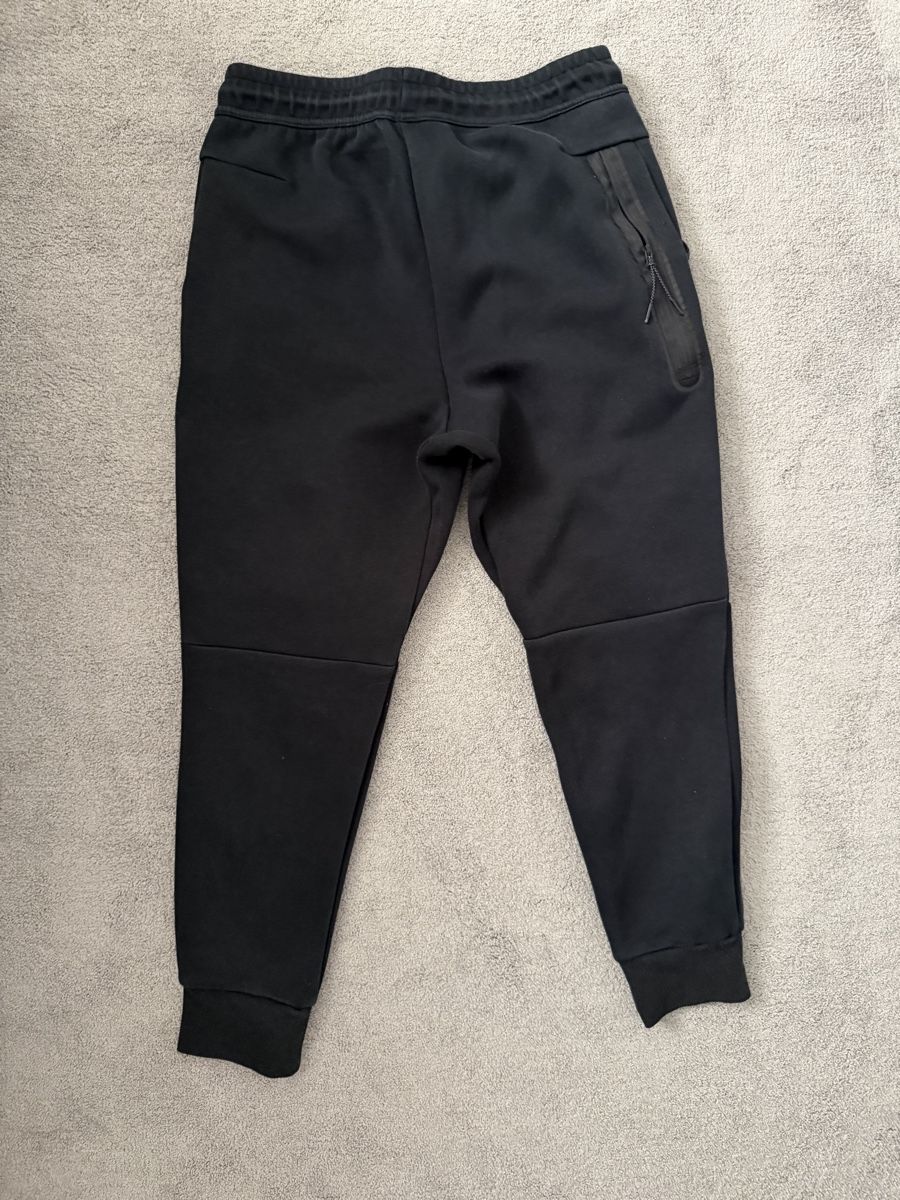 Nike Pantaloni: Nike Tech Shorts – Usato da Zürich venduto da pab_7gfs 1