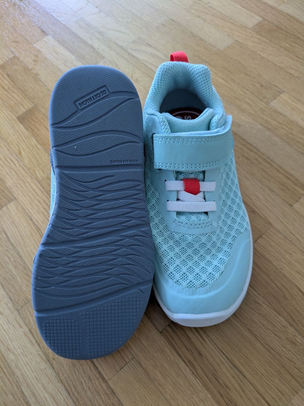 Decathlon Scarpe per ragazzi: Chaussures enfant Decathlon pointure 27 – Usato da Düdingen venduto da atlantis_cooper 1