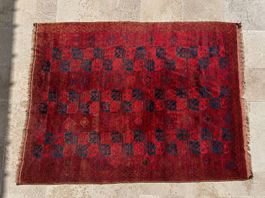 Ancien tapis afghan authentique, noué à la main.