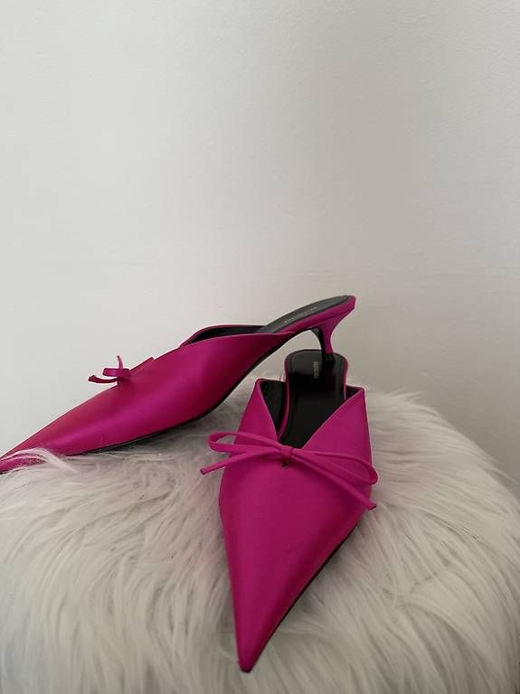 Scarpe da donna: PINK BALENCIAGA MULES MIT SCHLEIFE – Usato da Oberwil b. Zug venduto da Andjola