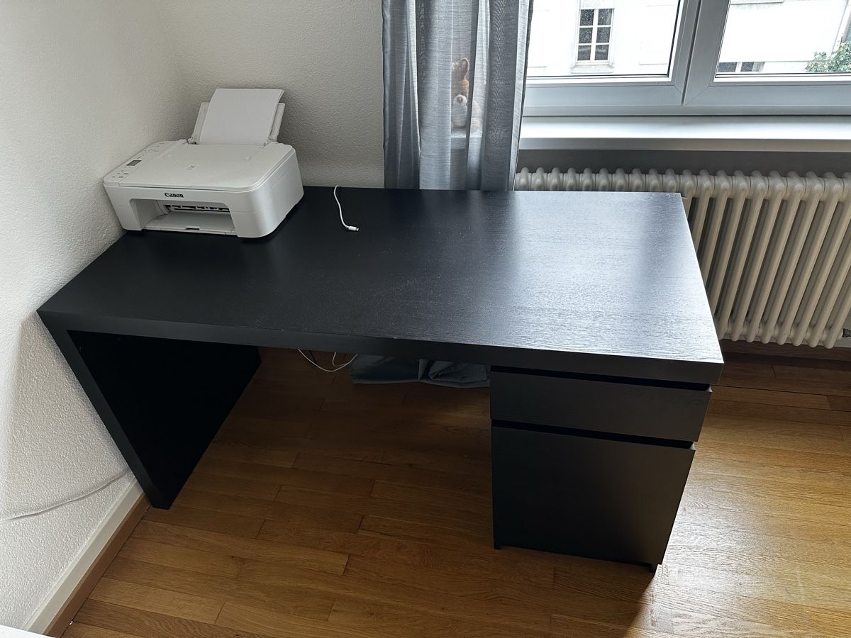 Ikea Scrivanie: Ikea Malm Schreibtisch – Usato da Basel venduto da _crisou_