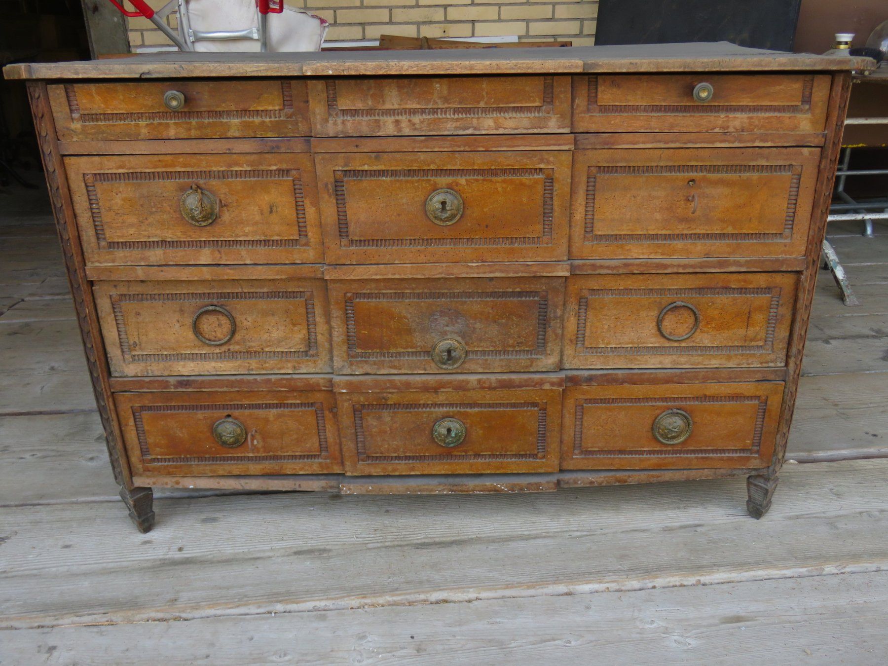 Commodes: antike Nussbaum Kommode ab 1.- fr. – D'occasion à Ruswil par Mfladibus