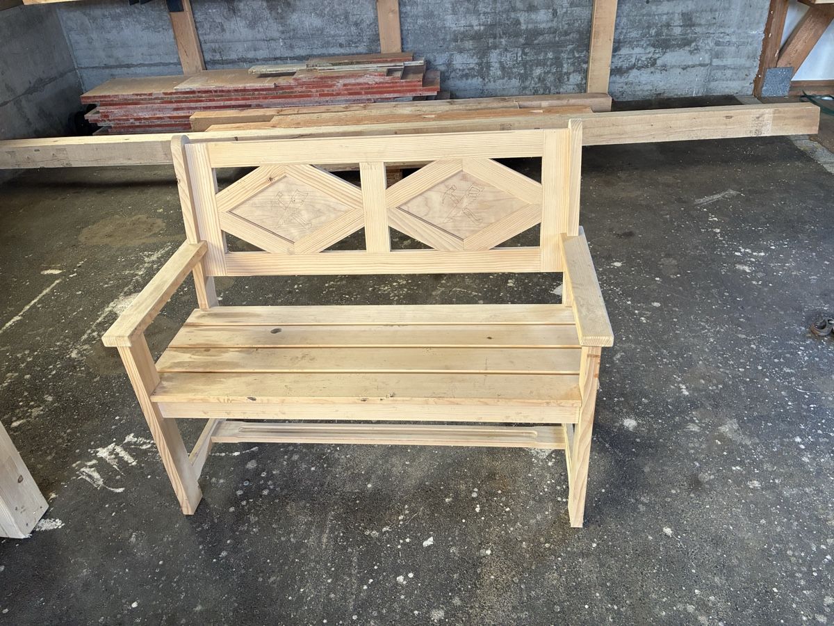 Panchine: Holzbänkli – Usato da Menznau venduto da dar_w9yg