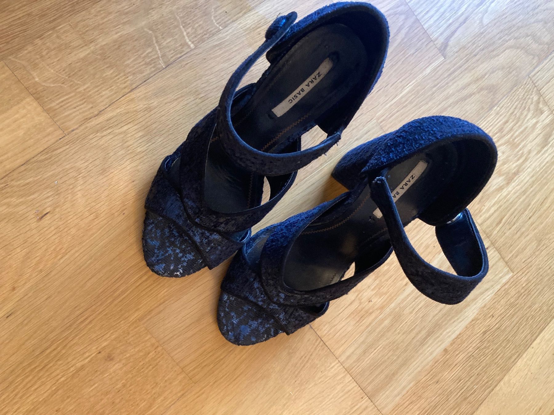 Zara Scarpe da donna: Adorable block heel sandals, size 36 – Usato da Luzern venduto da AM2nd 1