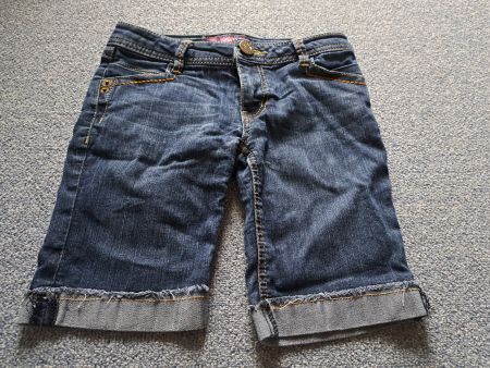 Kurze Jeanshose 8J Gr. 128/134 NEU