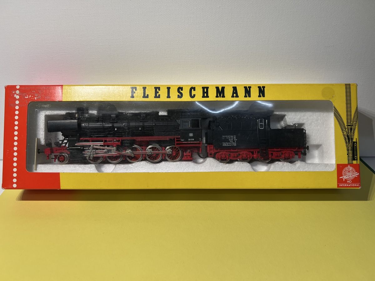 Fleischmann Modellini di ferrovie: Fleischmann Dampflok BR 50 in HO – Usato da Weinfelden venduto da Kammerflimmern