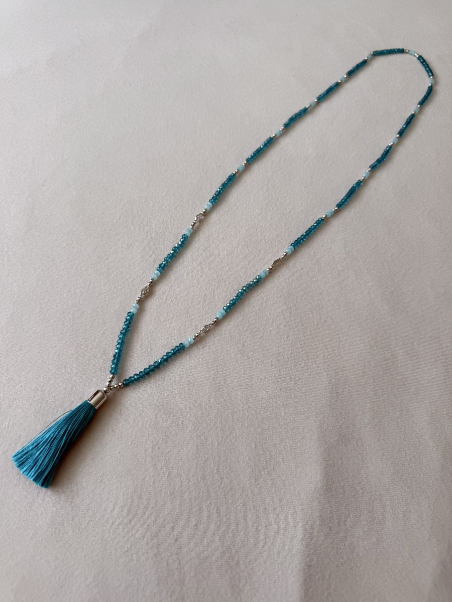 Catenine: Wunderschöne Kette mit Quaste und blauen Perlen – Usato da Strengelbach venduto da Chiavara 2