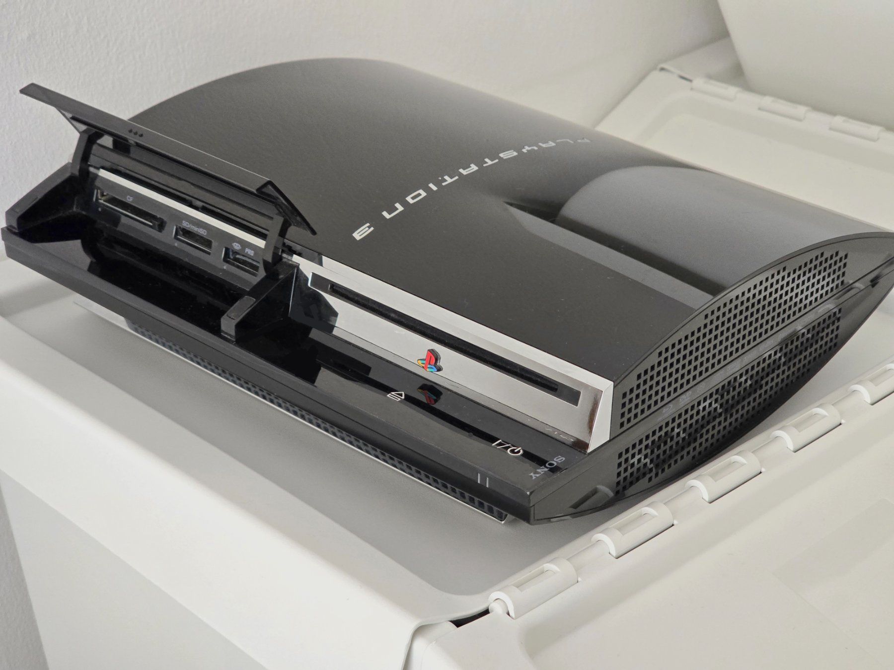 Sony Konsolen: PS3/60GB kompatibel mit PS2 Spielen – Gebraucht aus Liestal von Berr