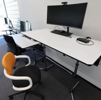 Elektrisch höhenverstellbarer USM Kitos Tisch 175x75cm
