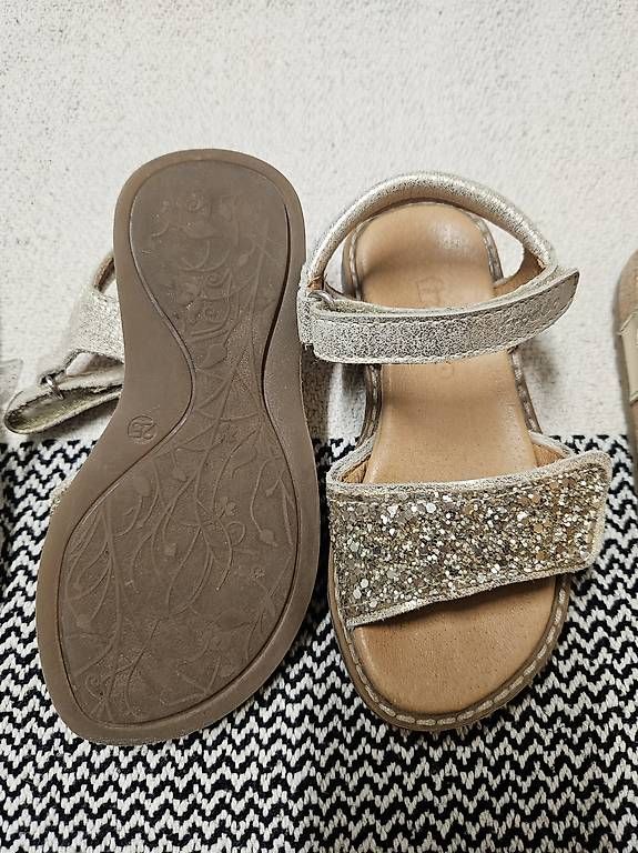 Schuhe für Mädchen: Badeschuhe/ Sandalen Gr 25 – Gebraucht aus Basel von lar_7c62 2