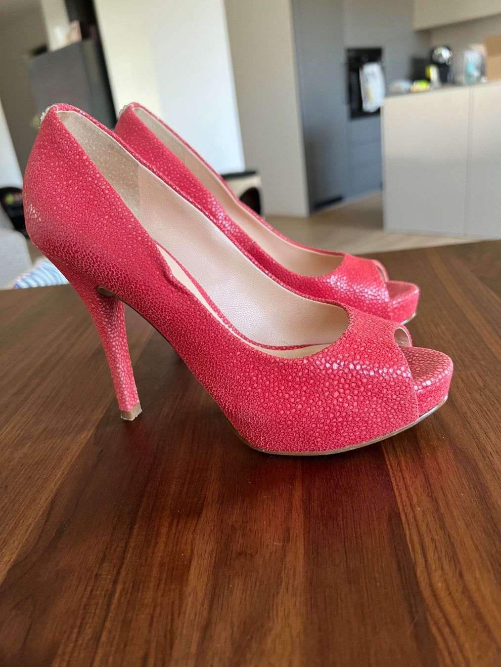 Guess Scarpe da donna: Guess Plateau Pumps – Usato da Lufingen venduto da des_9gd8