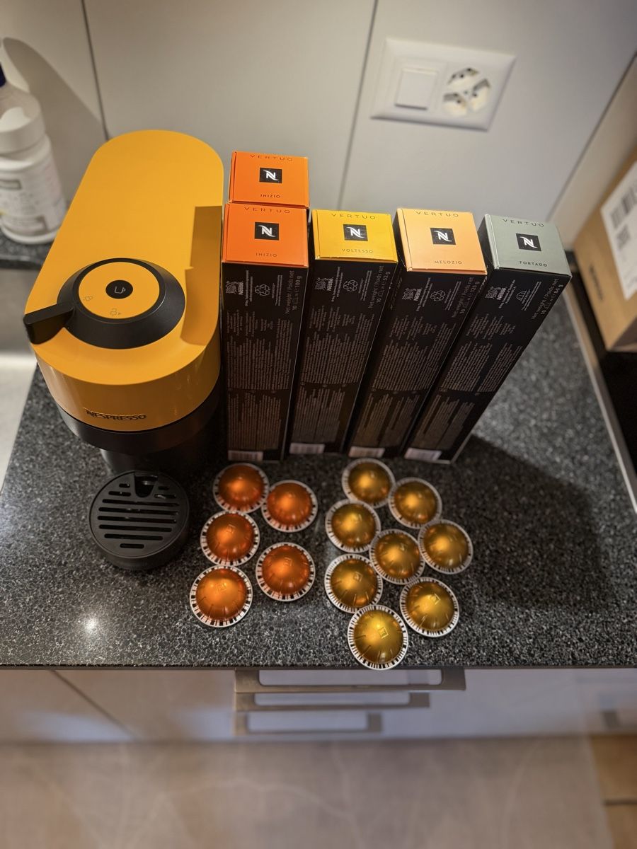 Nespresso Kaffeemaschinen & Espressomaschinen: Machine à café NESPRESSO Vertuo + 63 capsules  – Gebraucht aus Cordast von Ancm 1