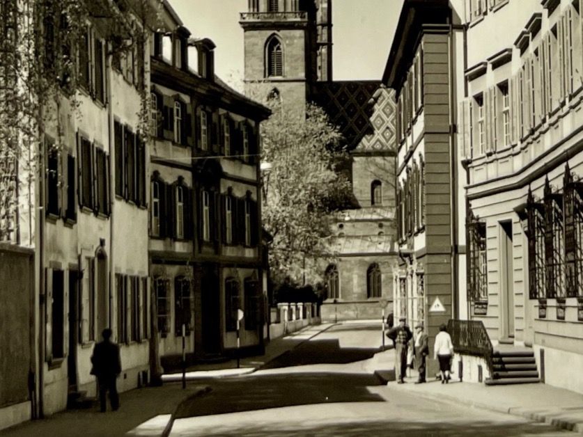 Cartoline postali: BASEL - Strasse animée, Das Münster 1968 – Usato da Lutry venduto da Ediego 1